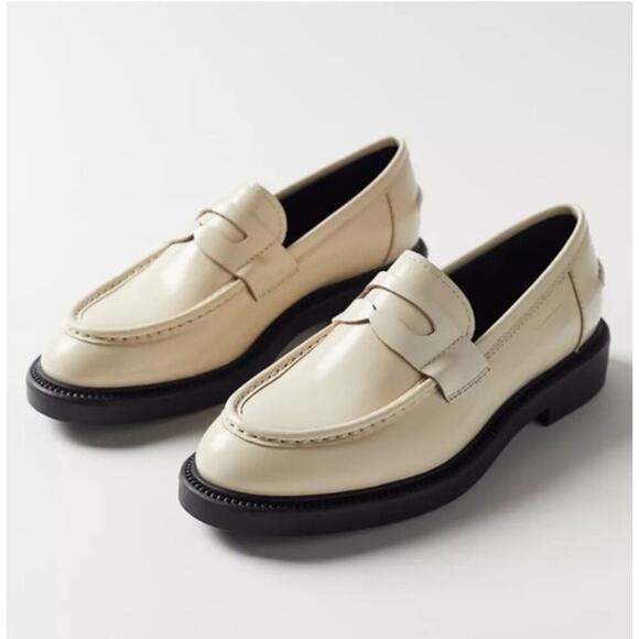 NWOT VAGABOND Shoemakers Alex Classic Loafer in White - Picture 1 of 12